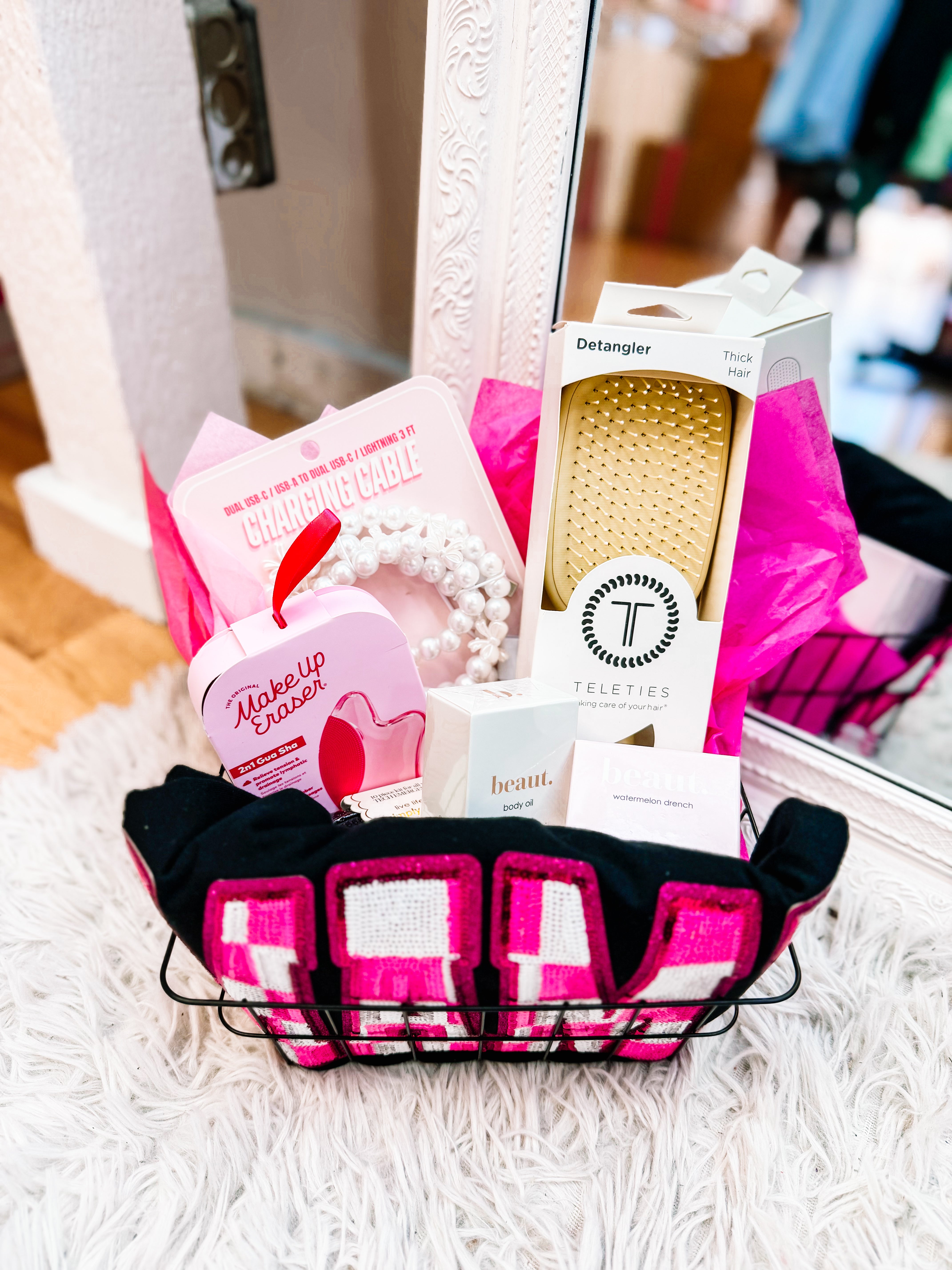 Mother's Day Basket-Gift Bags-Dear Me Southern Boutique, located in DeRidder, Louisiana